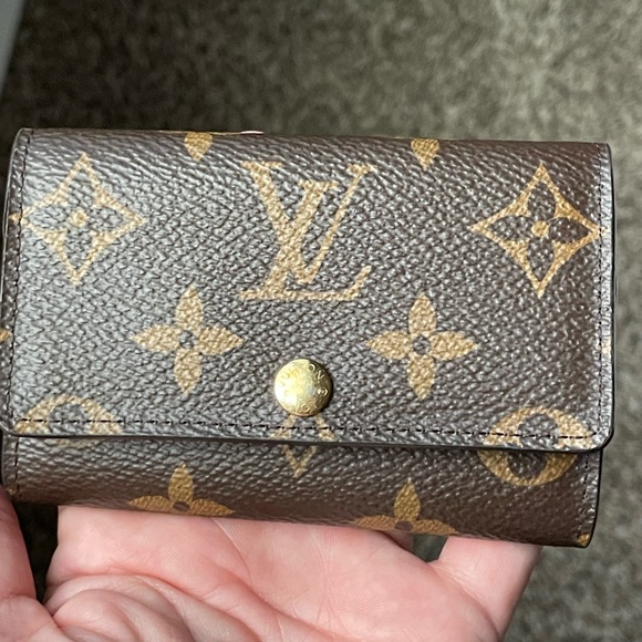 Louis Vuitton 6 key holder - Picture 11 of 14